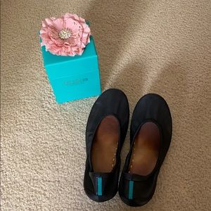 Tieks flats